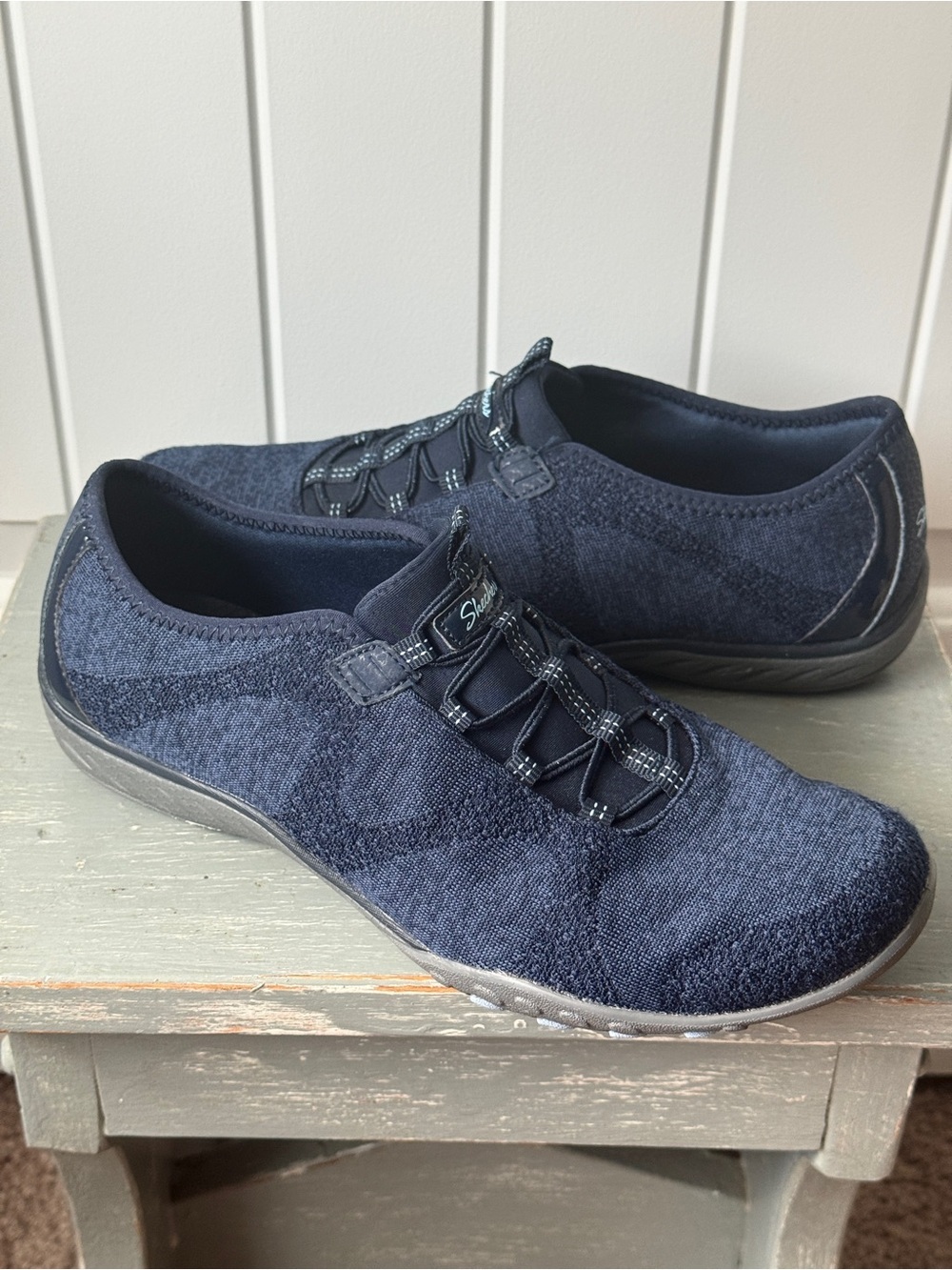 Skechers Women's Breathe-Easy Slip-on Sneakers Navy Blue Knit Fabric Size 8.5
